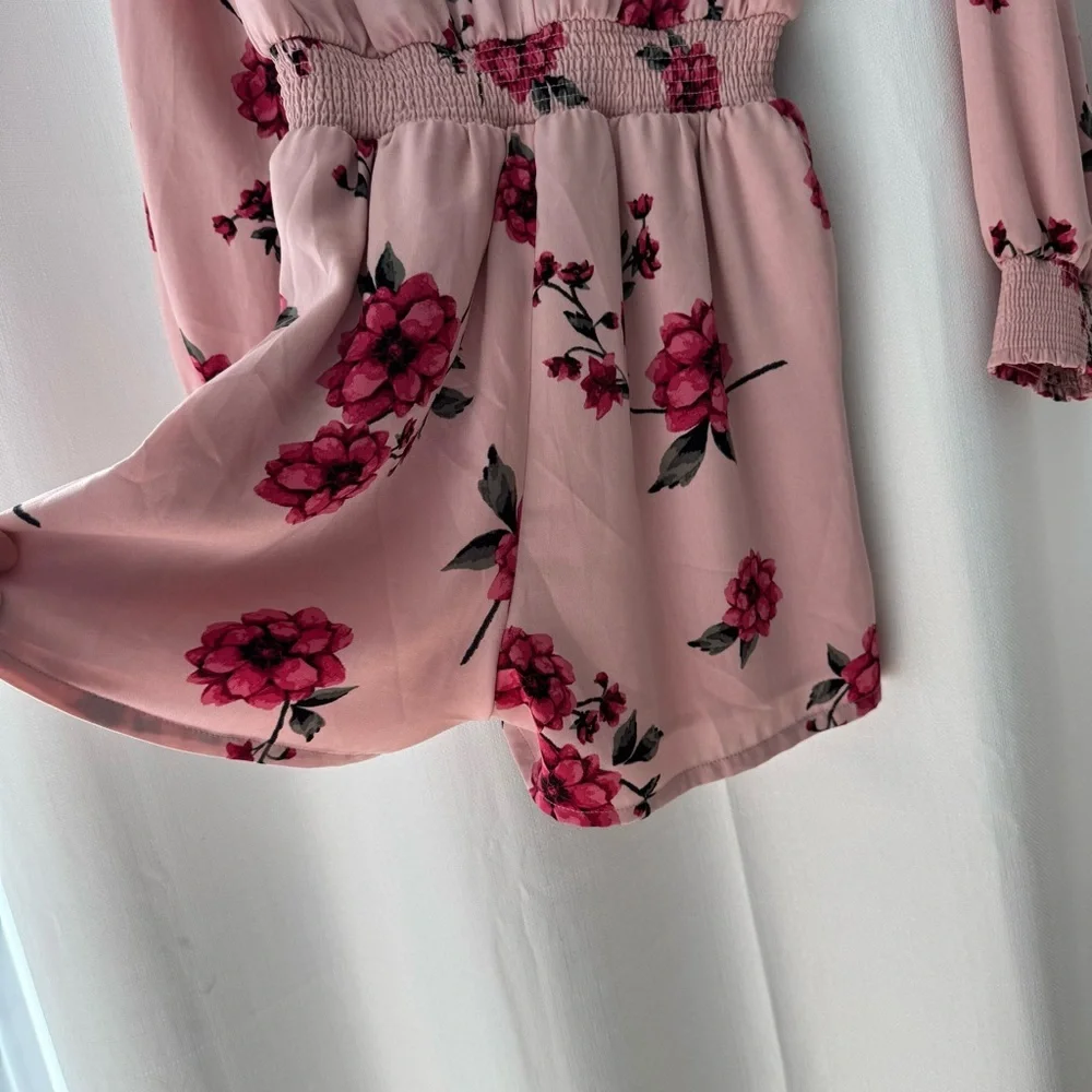Dynamite Floral Pink Long Sleeve romper with slight open back women’s size Small - Picture 3 of 9